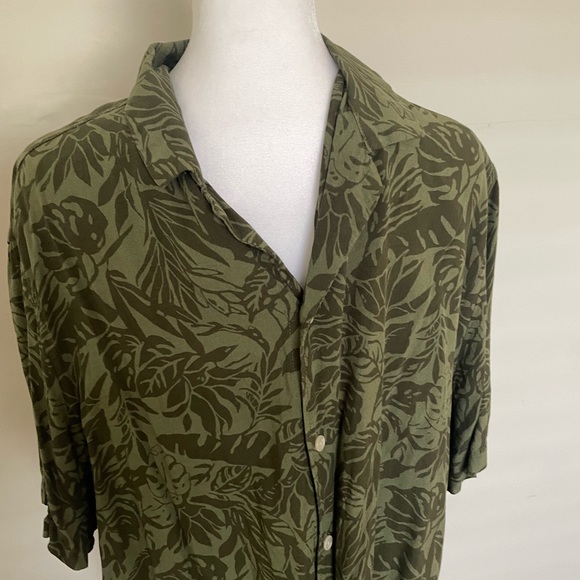 Old navy button down - Picture 4 of 4